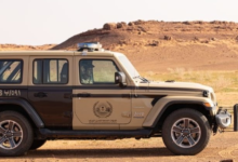 Environmental security forces in Riyadh apprehend a violator for illegally transporting local firewood, imposing strict penalties