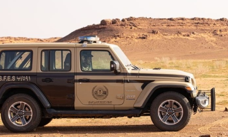 Environmental security forces in Riyadh apprehend a violator for illegally transporting local firewood, imposing strict penalties