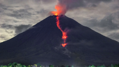 ثوران بركان جبل سيميرو في إندونيسيا 7 مرات: تفاصيل وتحذيرات