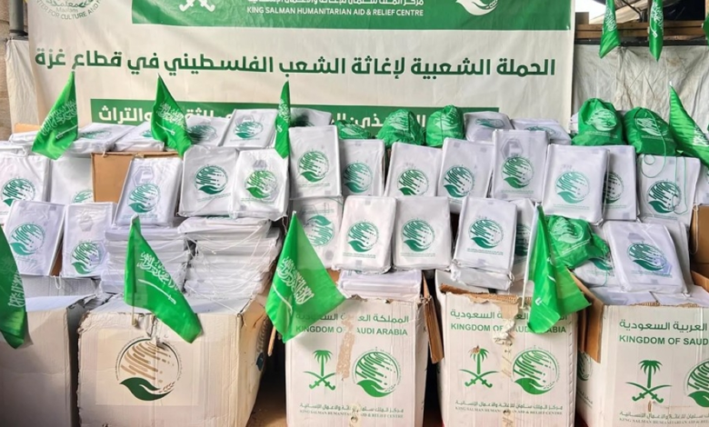 مساعدات سعودية لغزة: توزيع كسوة الشتاء على الطلاب جنوب القطاع