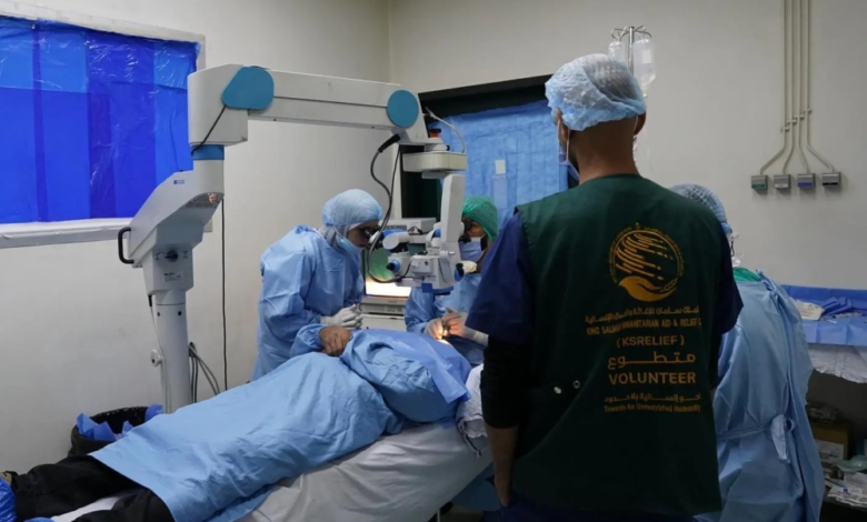 مركز الملك سلمان للإغاثة ينجز 455 جراحة عيون في دمشق