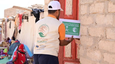 مركز الملك سلمان يوزع 900 كرتون تمر في السوم بحضرموت