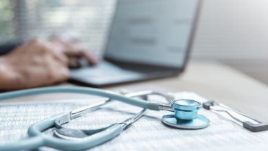 ضوابط إعادة تقويم الممارسين الصحيين الجديدة في السعودية