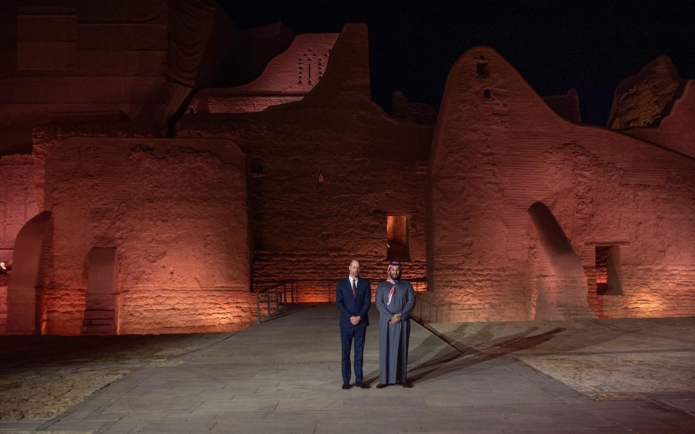 جولة ولي العهد والأمير ويليام في حي الطريف