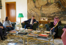 نائب وزير الخارجية يبحث التعاون مع الشيوخ الفرنسي والناتو
