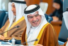 ولي عهد البحرين يصل الرياض ونائب أمير المنطقة في استقباله