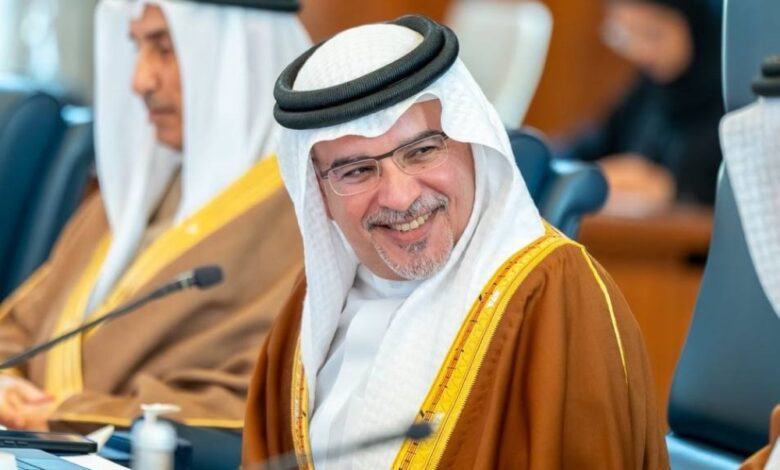 ولي عهد البحرين يصل الرياض ونائب أمير المنطقة في استقباله