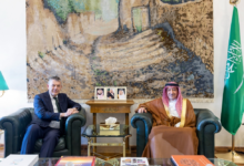 الخريجي يبحث دعم فلسطين مع مفوض الأونروا ويودع سفير تايلند