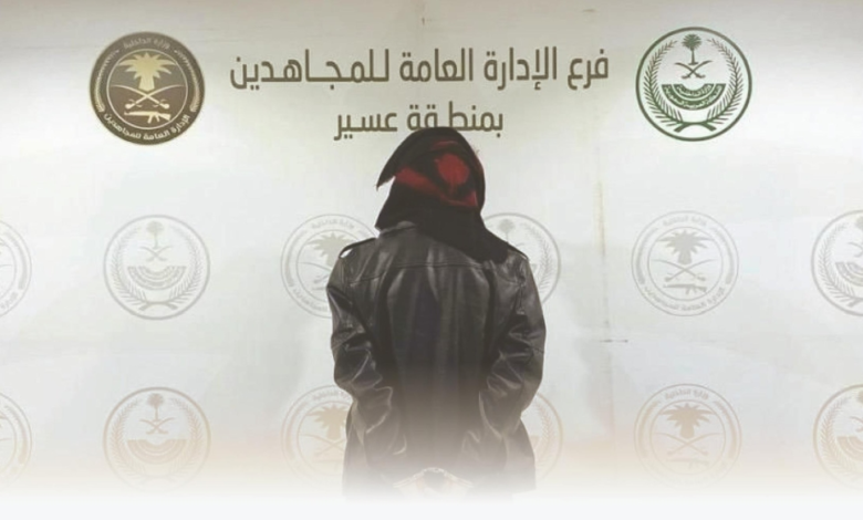 A citizen in Asir was arrested for transporting 17 border security violators: Penalties and details