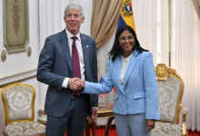 واشنطن تتعهد بزيادة إنتاج نفط فنزويلا وإنهاء الحظر