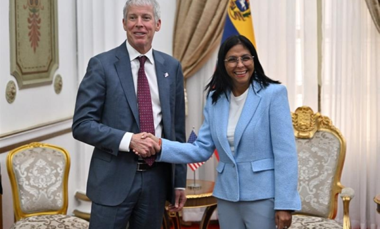 واشنطن تتعهد بزيادة إنتاج نفط فنزويلا وإنهاء الحظر