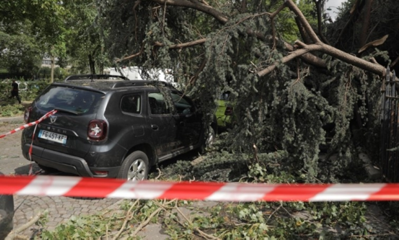 Storm Nils hits France: One dead and 900,000 homes without power
