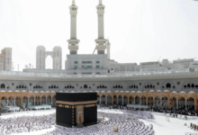 سر برودة رخام صحن المطاف في الحرم المكي نهاراً