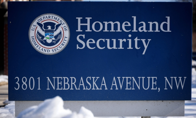 إغلاق جزئي لوزارة الأمن الداخلي الأمريكية: الأسباب والتداعيات