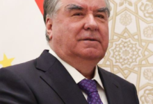 رئيس طاجيكستان يظهر علنًا وينهي جدل حالته الصحية