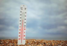 طقس السعودية اليوم: درجات الحرارة المتوقعة وتحذيرات الغبار والضباب