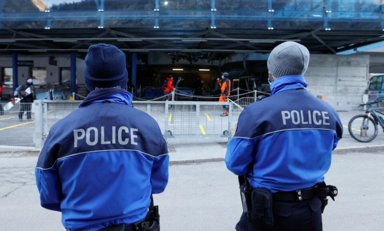 سويسرا: إصابة 11 شخصاً بانفجار مدفع قصاصات في كرنفال شابليه