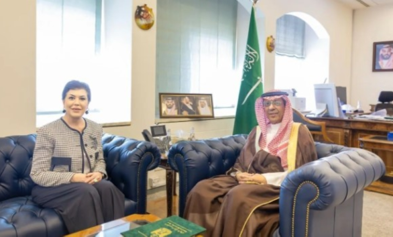 The Saudi Foreign Minister receives a message from his Iraqi counterpart to strengthen relations