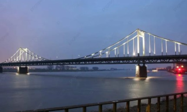 إعادة فتح جسر الرين في ليفركوزن بعد إغلاق بسبب الجليد