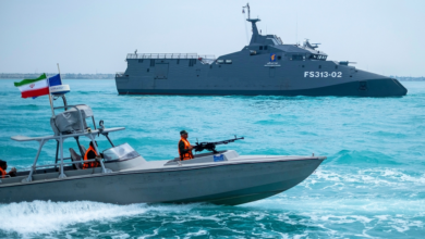 الحرس الثوري يبدأ مناورات بمضيق هرمز قبل مباحثات جنيف