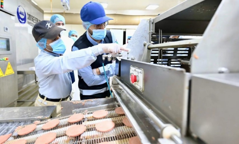 إغلاق منشآت غذائية بمكة وغرامات بـ 10 ملايين ريال