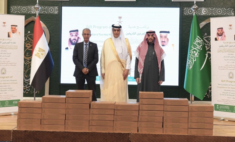 السعودية تسلم مصر 10 أطنان تمور هدية خادم الحرمين