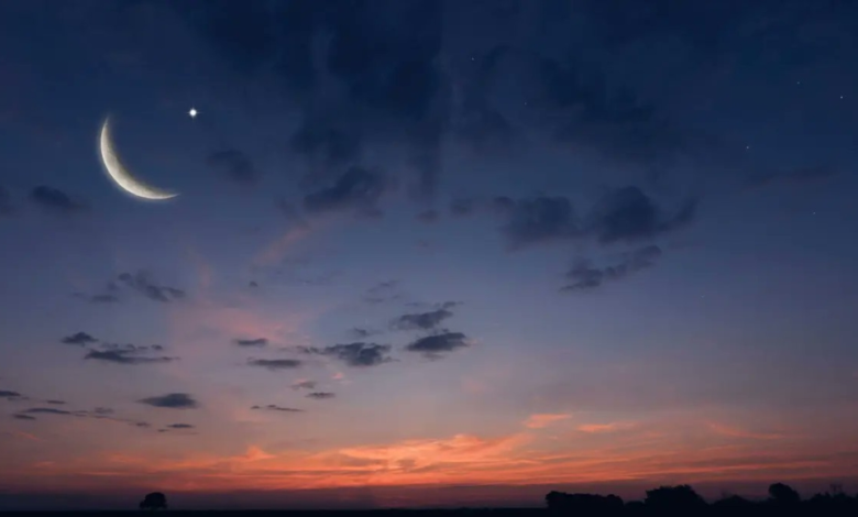 طقس ليلة تحري هلال رمضان: الأرصاد السعودية تكشف فرص الرؤية