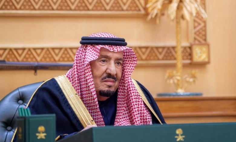 المعينون بالأوامر الملكية يؤدون القسم أمام الملك سلمان