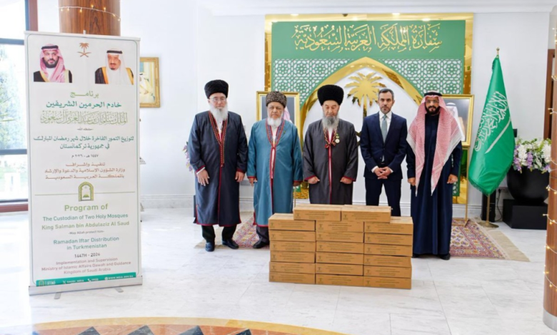 الشؤون الإسلامية تسلم 5 أطنان تمور لتركمانستان ضمن هدية الملك