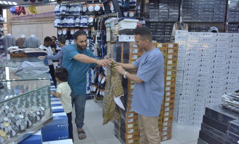 يوم التأسيس ينعش الأسواق: إقبال واسع على الأزياء التراثية
