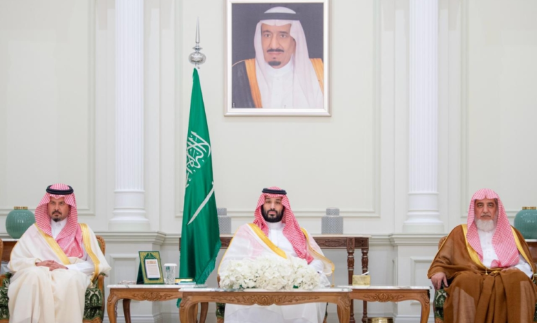 ولي العهد يستقبل المهنئين برمضان في المدينة المنورة