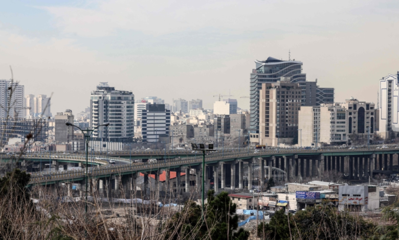 صربيا توصي رعاياها بمغادرة إيران فوراً وسط تهديدات أمريكية