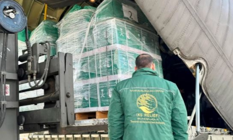 وصول الطائرة الإغاثية السعودية الـ81 لدعم غزة بمطار العريش