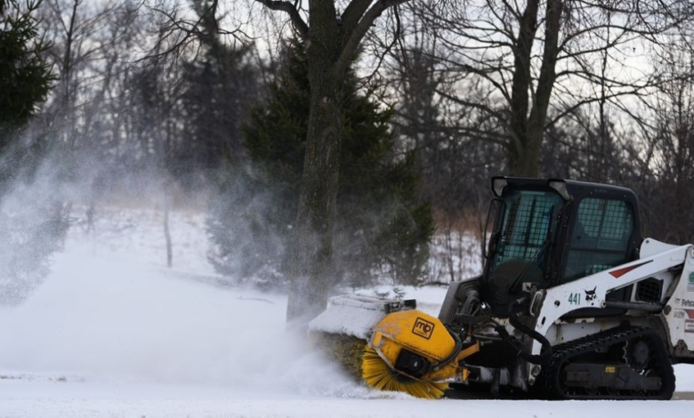 عاصفة ثلجية تضرب نيويورك: إغلاق المواصلات وطوارئ