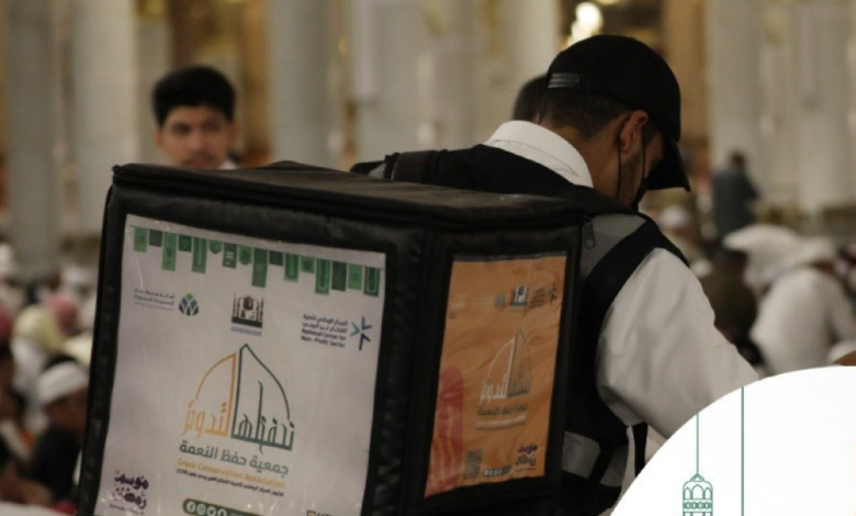 جمعية حفظ النعمة توزع 22 ألف وجبة بالمسجد النبوي في رمضان