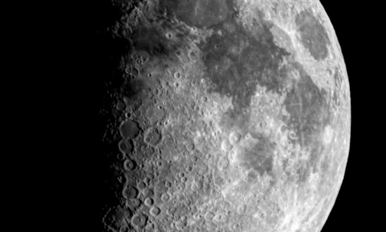 قمر رمضان في طور التربيع الأول: تفاصيل رصد فلكية جدة