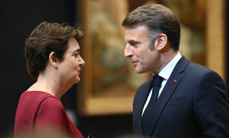 Macron accepts the resignation of the Louvre's director after a robbery incident