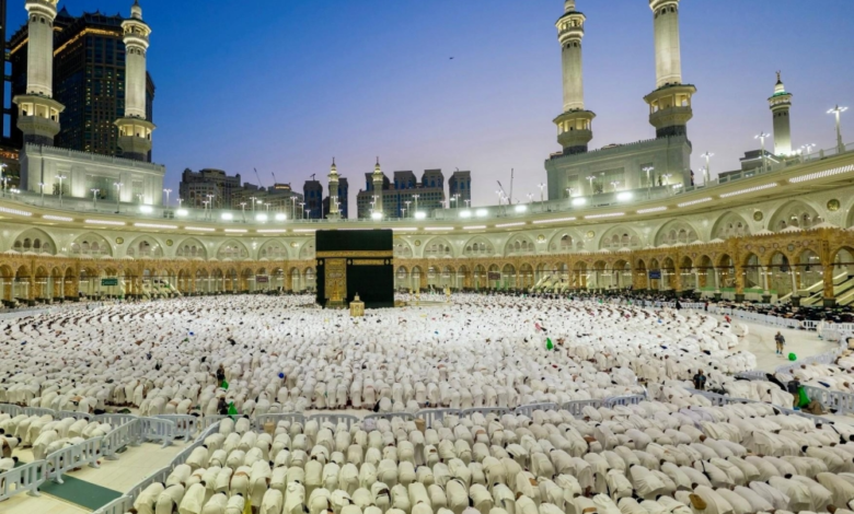 The Grand Mosque receives 904,000 Umrah pilgrims on the 4th of Ramadan... Details and statistics