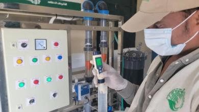 مركز الملك سلمان يواصل مشروع الإمداد المائي في الخوخة باليمن