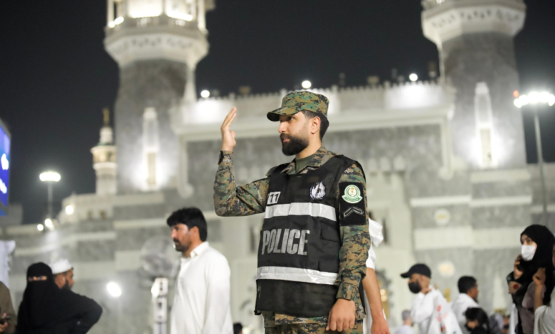 جهود الأفواج الأمنية لتنظيم الحشود بالمسجد الحرام في رمضان