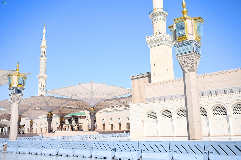 مظلات المسجد النبوي.. هندسة متحركة تظلل أكثر من 228 ألف مصلٍّ