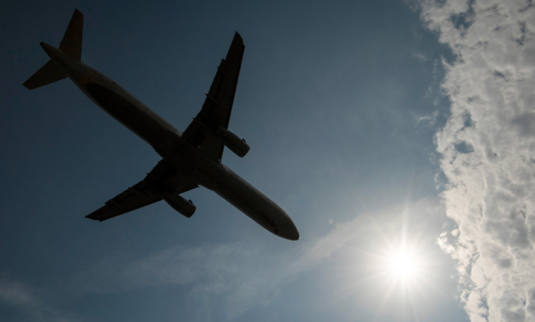 Money plane crashes in Bolivia: Police disperse residents with tear gas