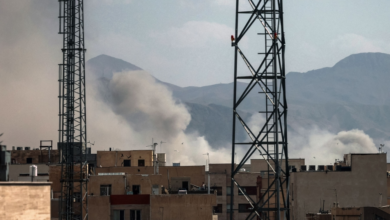 ولي العهد وماكرون يبحثان التطورات الإقليمية والهجمات الإيرانية