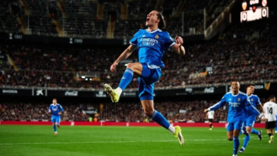 ريال مدريد يهزم فالنسيا 2-0 ويلاحق برشلونة في الليغا