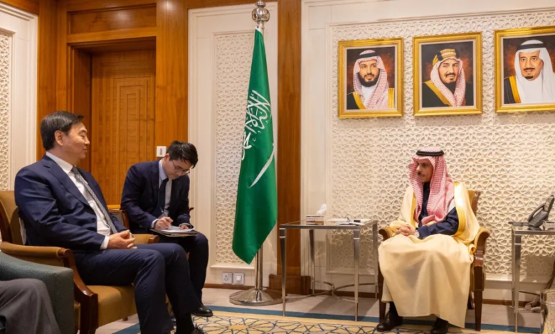 وزير الخارجية السعودي والمبعوث الصيني يبحثان أمن المنطقة