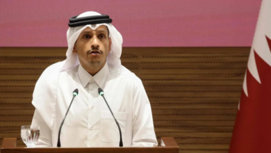 رئيس وزراء قطر يحث على خفض التصعيد بالصراع الإيراني