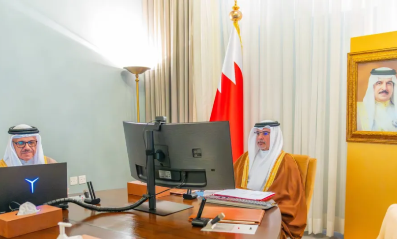 ولي العهد البحريني يطالب المجتمع الدولي بحزم ضد إيران