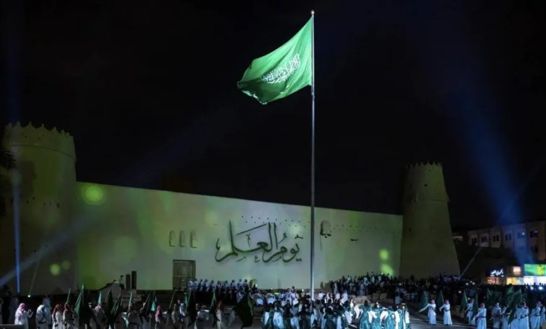 قصة العلم السعودي: رمزية العدل والأمن وتاريخه العريق