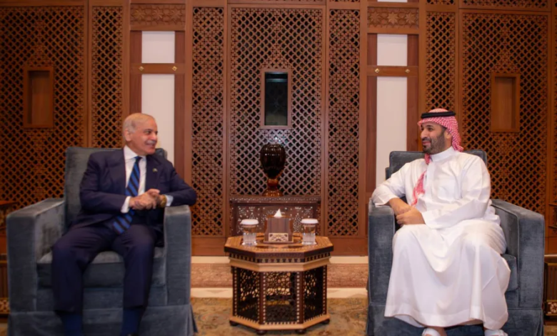 باكستان تجدد دعمها الحازم للسعودية: تحالف استراتيجي