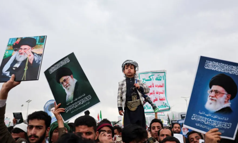 موقف الحوثيين: اصطفاف مع إيران وتجنب إعلان الحرب الشاملة